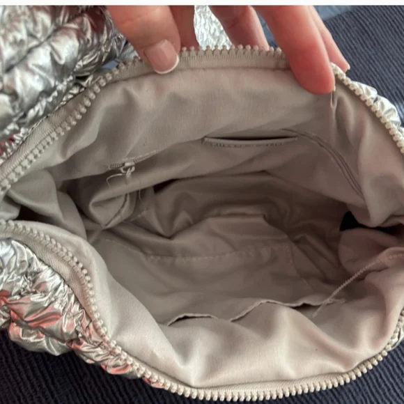 Silence +Noise Urban Outfitters Max Pucker Quilted Crossbody Bag NWOT Silver - Picture 7 of 7